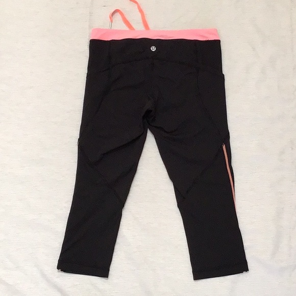 Lululemon Black/Pink Cropped Leggings Side Pockets Sz Can 6 AU 10 - Picture 4 of 5
